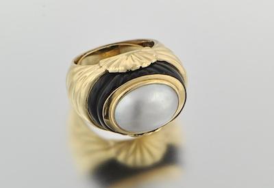 Appraisal: A Carved Onyx and Pearl Ring k yellow gold fluted