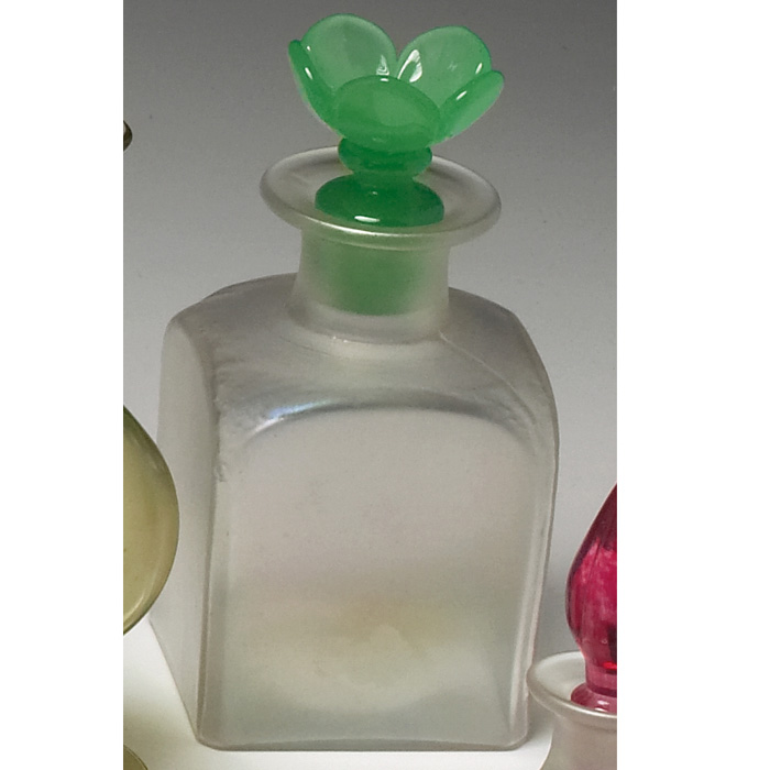 Appraisal: Good Steuben perfume bottle Verre de Soie glass with Green