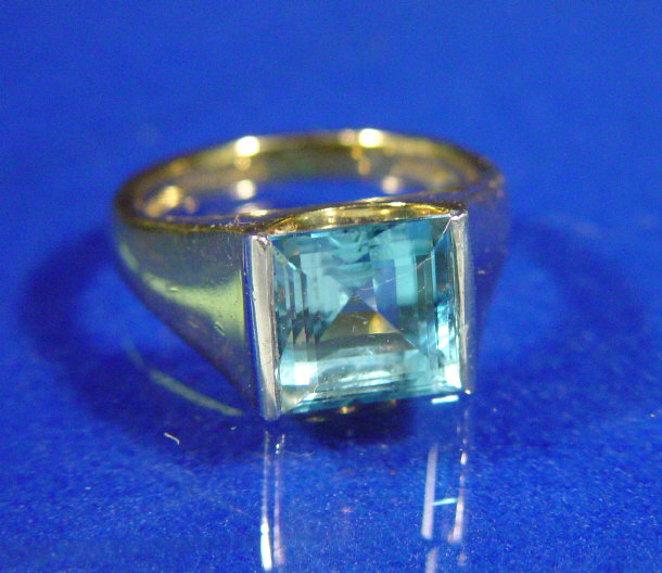 Appraisal: ct gold blue stone ring