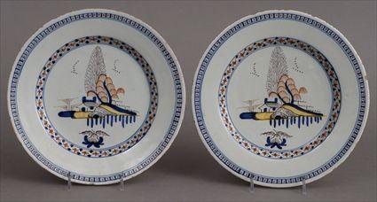 Appraisal: PAIR OF ENGLISH DELFT DESSERT PLATES Each with house willow