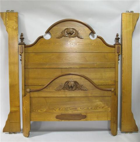 Appraisal: VICTORIAN STYLE FULL SIZE OAK BED The headboard with arched