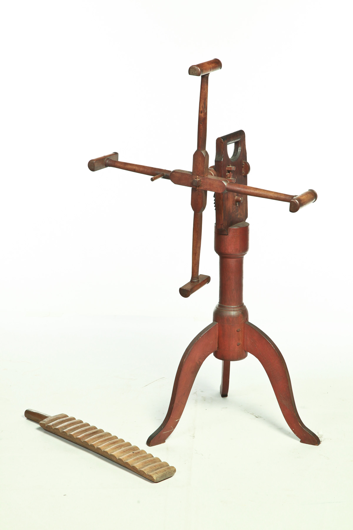 Appraisal: AMERICAN YARN WINDER AND AMISH SCRUB BOARD Nineteenth century mixed