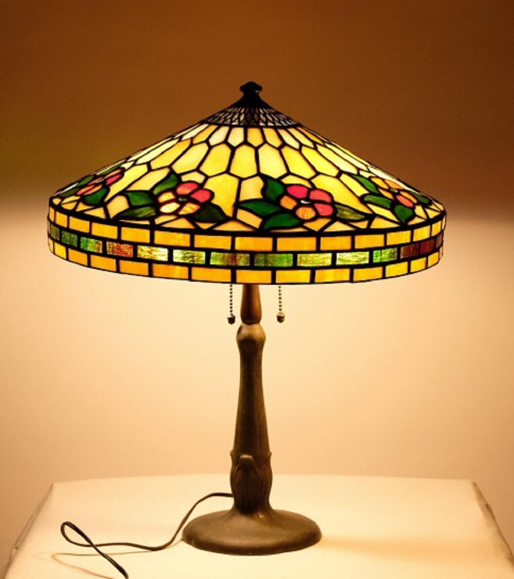 Appraisal: AMERICAN LEADED GLASS TABLE LAMP EARLY TH C Early th