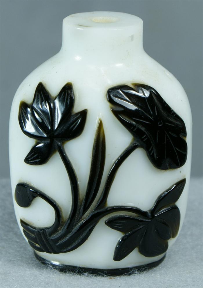 Appraisal: Peking cameo glass snuff bottle replaced stopper as is late