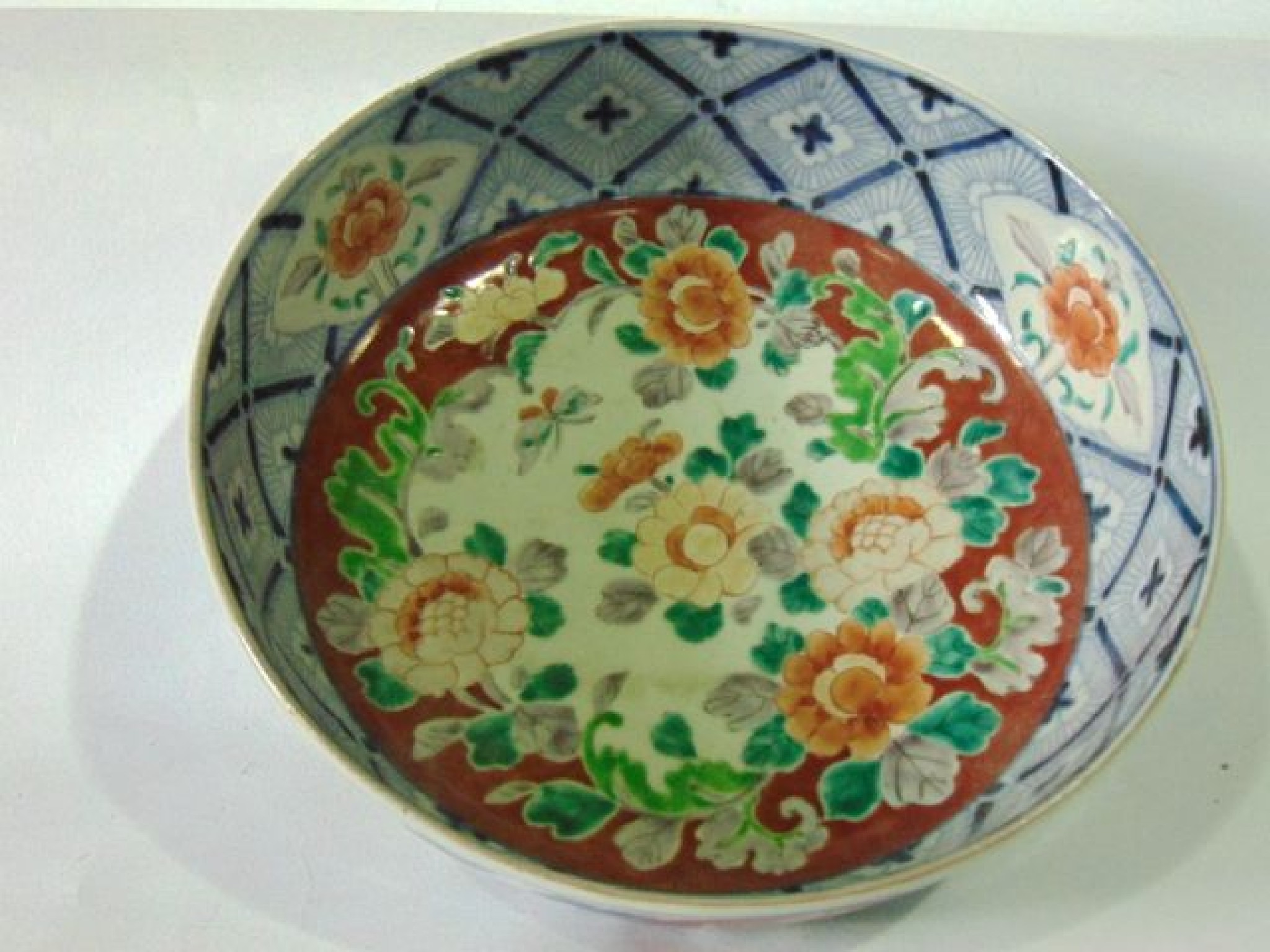 Appraisal: An early th century oriental bowl in the Imari manner