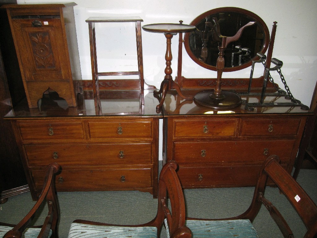 Appraisal: Mahogany dressing table and matching two over two chest of