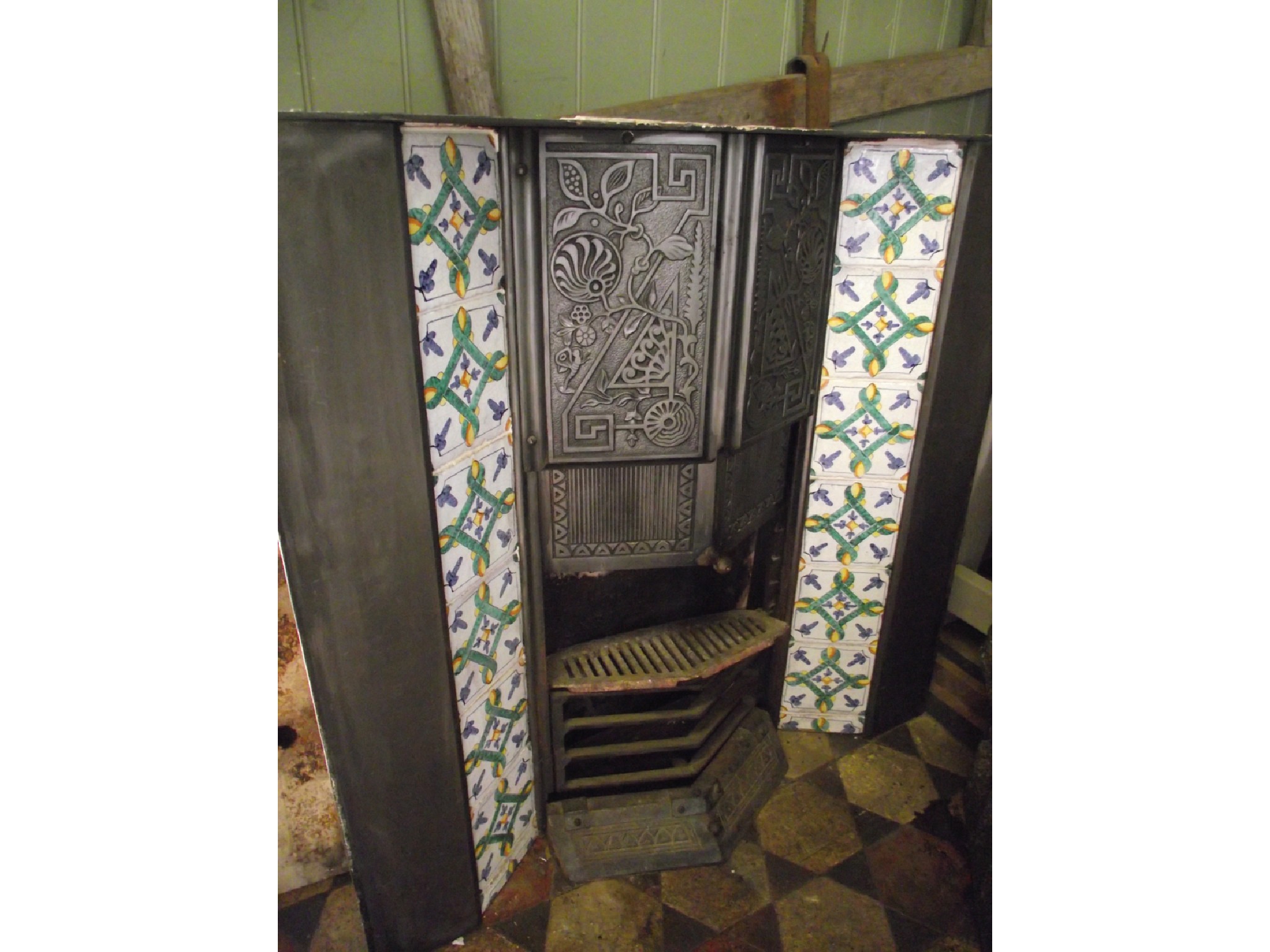 Appraisal: A reclaimed asthetic period cast iron fire insert grate with