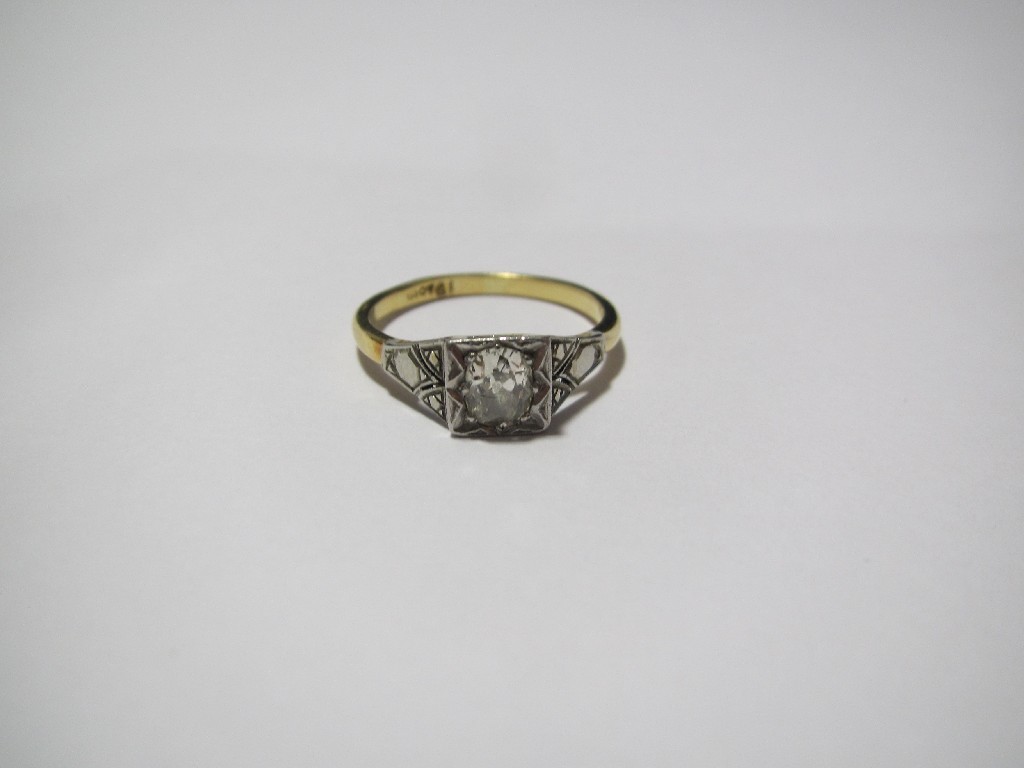 Appraisal: An Edwardian diamond solitaire ring the oval cushion cut diamond