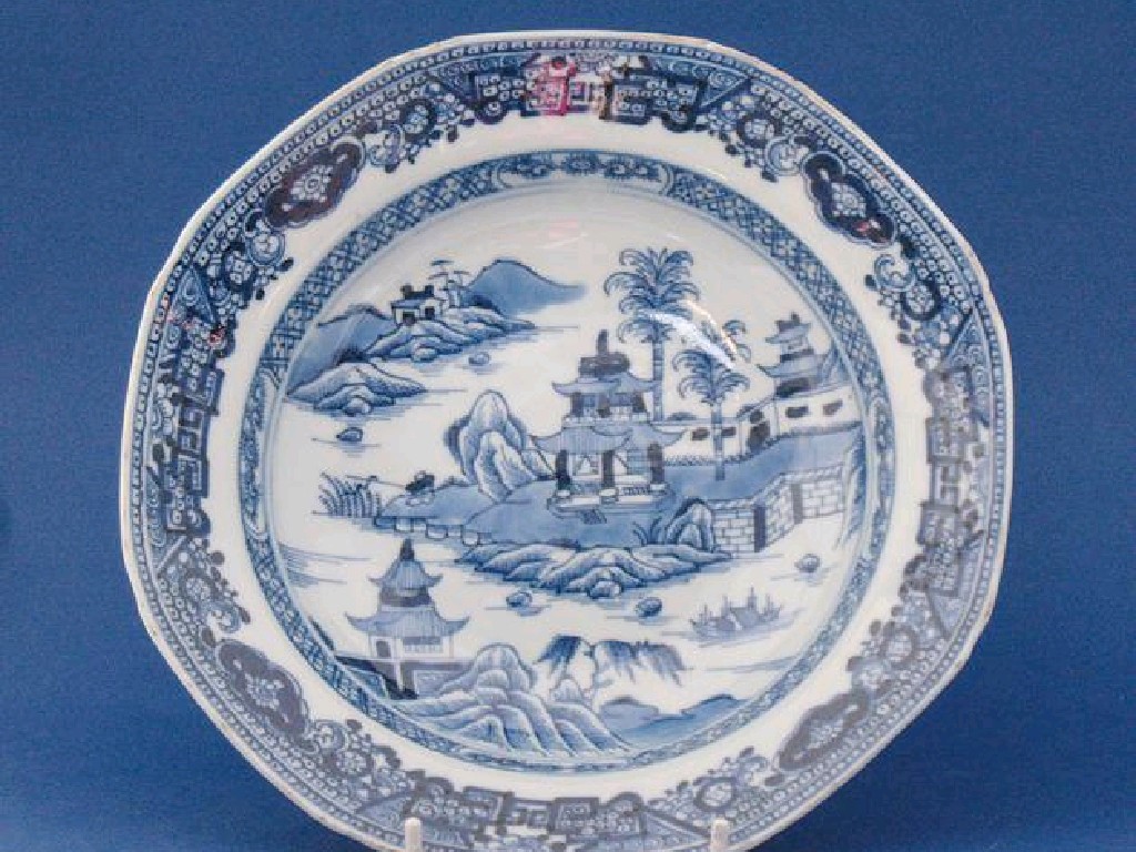 Appraisal: A SET OF FOUR CHINESE EXPORT BLUE AND WHITE BOWLS