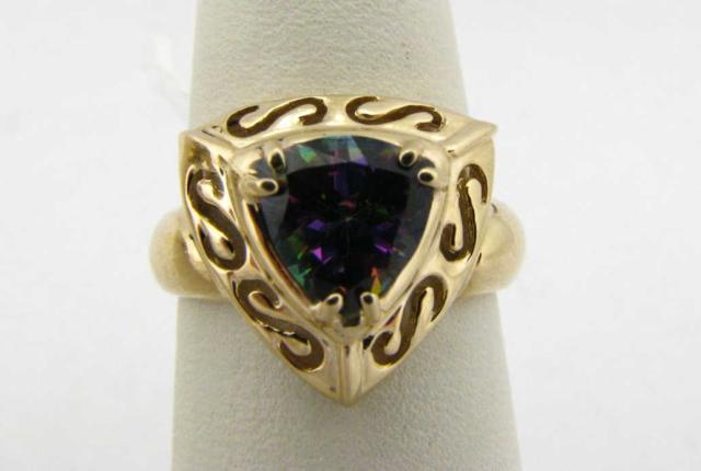 Appraisal: K Yellow gold ring with trillion cut amylene size A