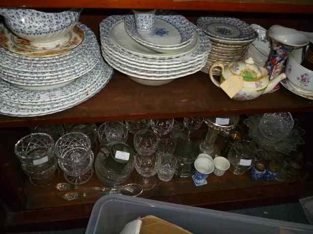 Appraisal: A QUANTITY OF VARIOUS CERAMICS AND GLASS