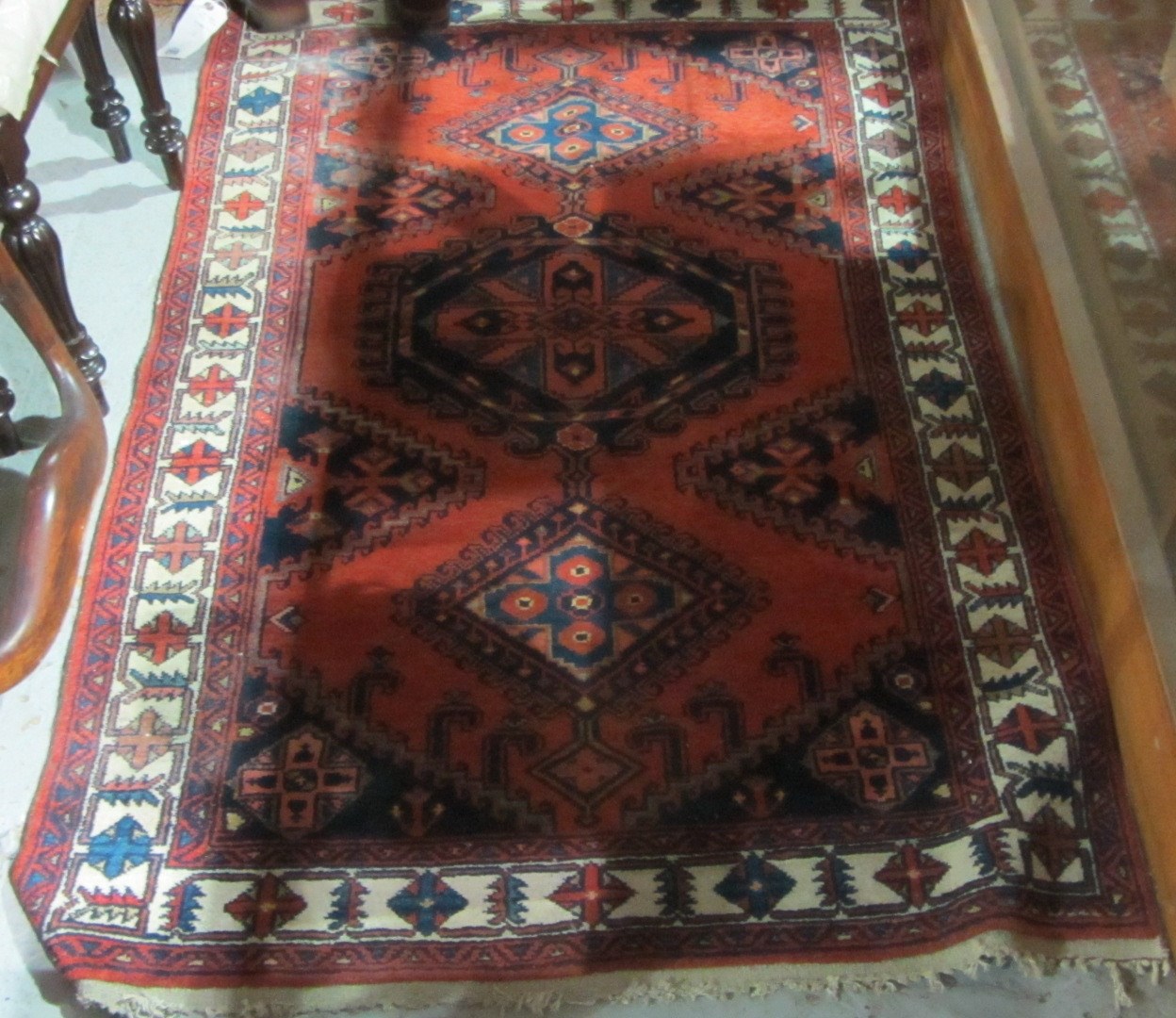 Appraisal: A Mahal rug with a large blue and two small