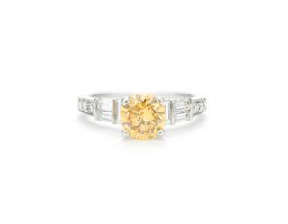 Appraisal: A FANCY DEEP YELLOW DIAMOND RING A FANCY DEEP YELLOW