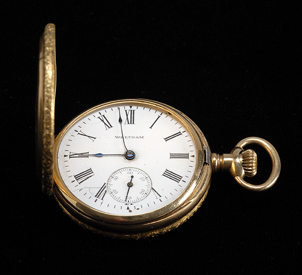 Appraisal: KT GOLD WALTHAM POCKET WATCH In hunter case Seventeen-jewel movement