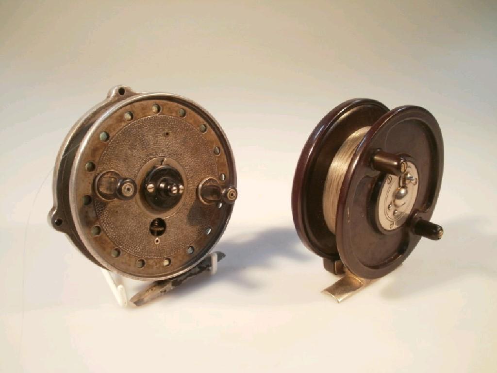 Appraisal: An Alcocks aerolite vintage Bakerlite centre pin reel cm diameter