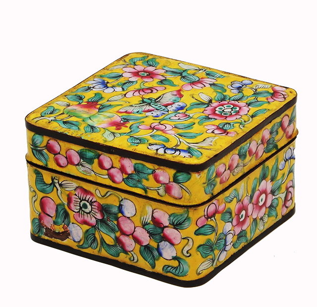 Appraisal: A CHINESE CANTON YELLOW GROUND ENAMEL BOX of square section