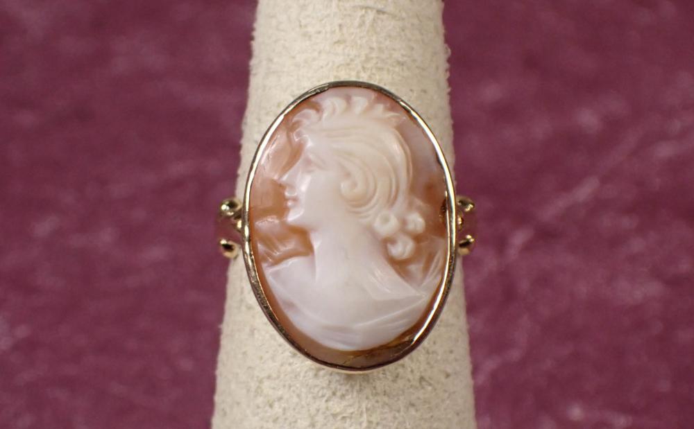 Appraisal: CAMEO AND FOURTEEN KARAT GOLD RING The k gold ring