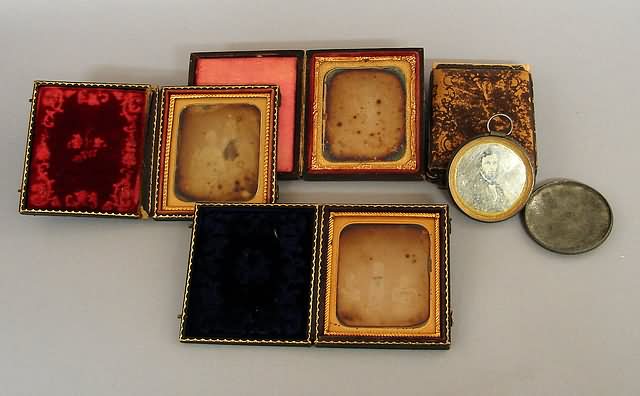 Appraisal: Grouping of four daguerreotypes including Sixth plate of woman and