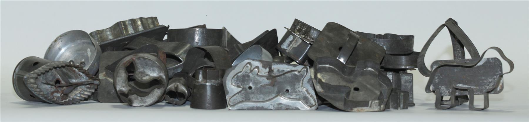 Appraisal: GROUP OF TIN COOKIE AND BISCUIT CUTTERS American th century