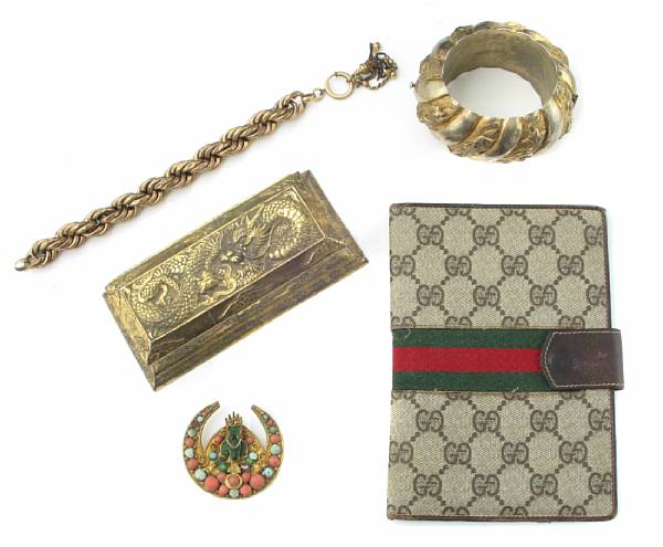 Appraisal: A collection of costume jewelry objects and accessories