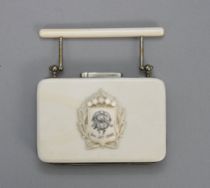 Appraisal: Ivory Victorian Coin Purse American Small handled ivory purse has