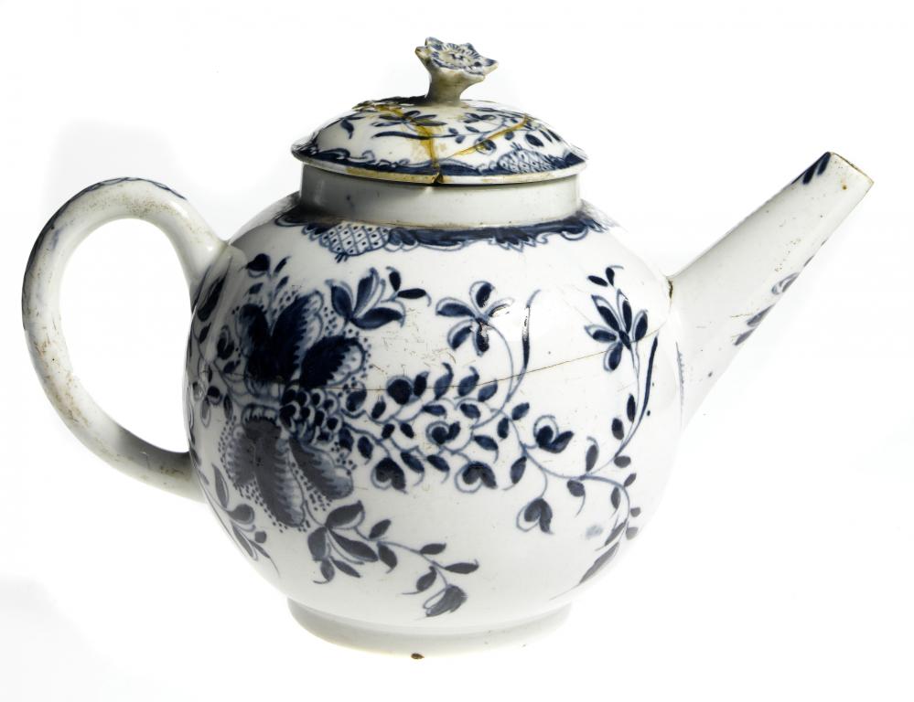 Appraisal: A LOWESTOFT TEAPOT AND COVER of globular form with straight