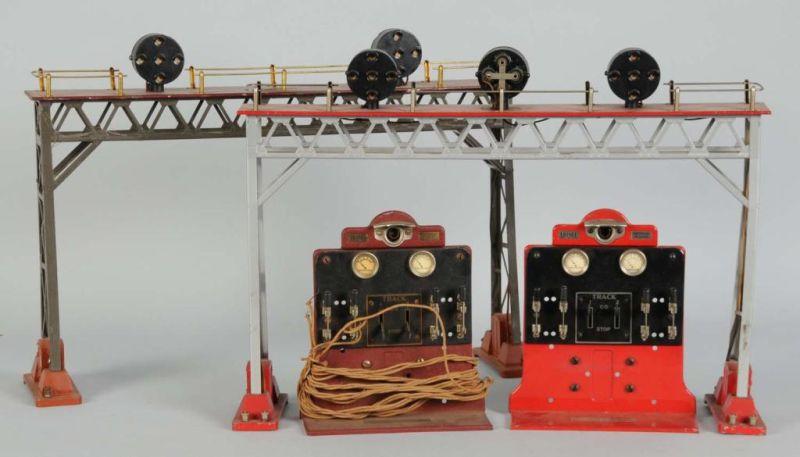 Appraisal: Lot of Lionel Standard Gauge Signal Bridges Description Pre and