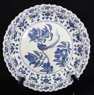 Appraisal: Chinese Blue and White Porcelain Charger Chinese underglaze blue porcelain