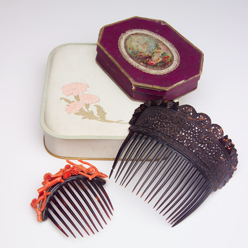 Appraisal: JAPANESE Hair combs for the French market reticulated tortoise shell