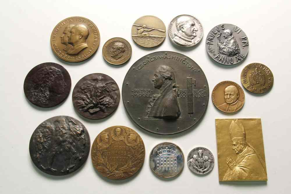 Appraisal: FIFTEEN COMMEMORATIVE MEDALS- th century medals including six Papal medals