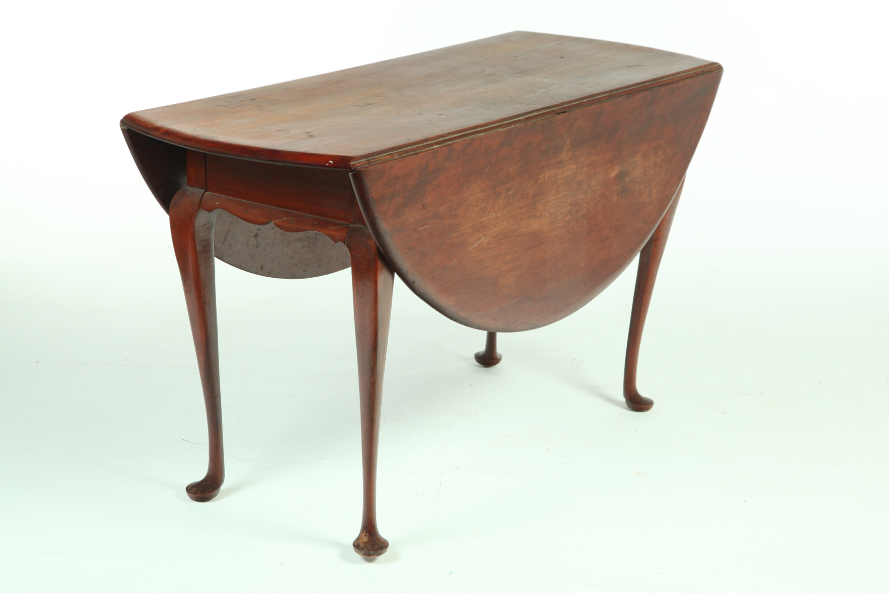 Appraisal: QUEEN ANNE DROP LEAF TABLE Massachusetts ca mahogany and pine