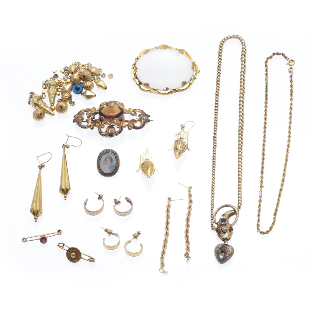 Appraisal: A collection of Victorian jewellery to include a gem set