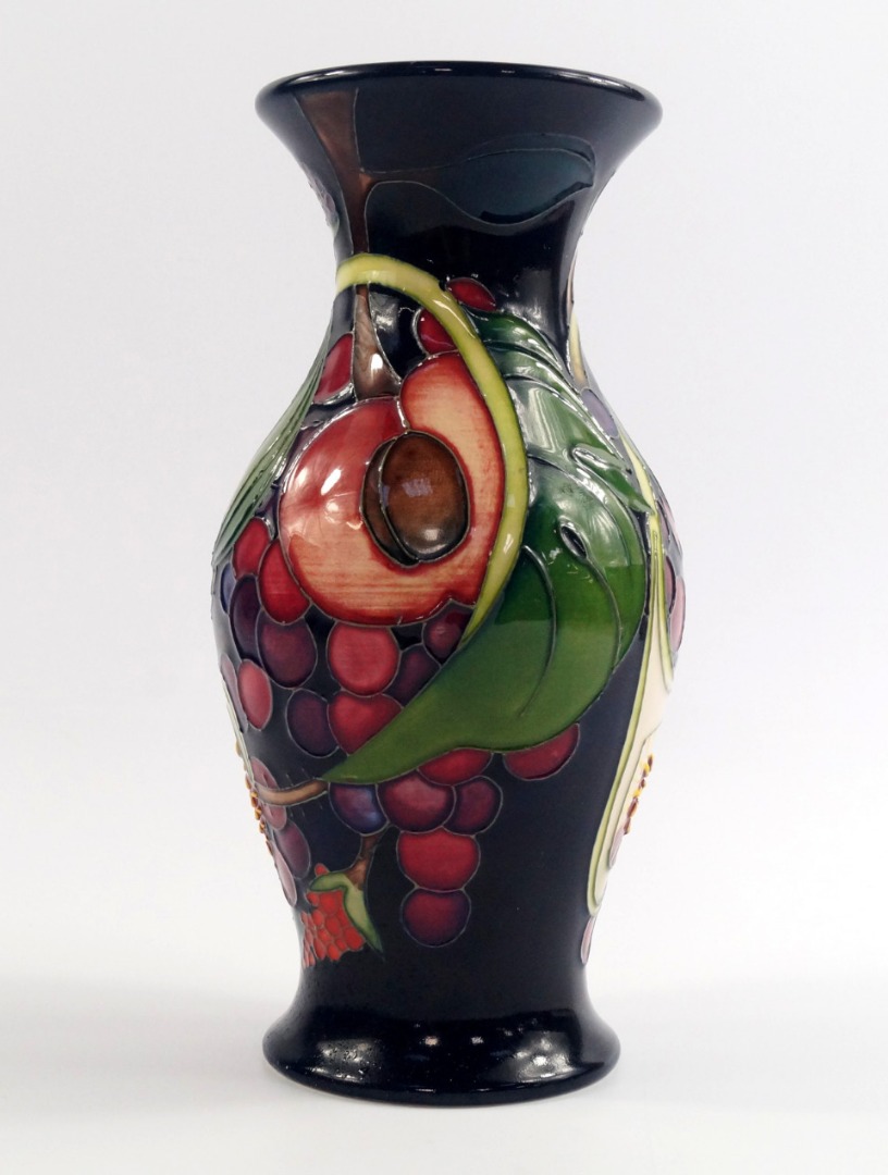 Appraisal: A Moorcroft pottery vase decorated in the Queen's Choice pattern