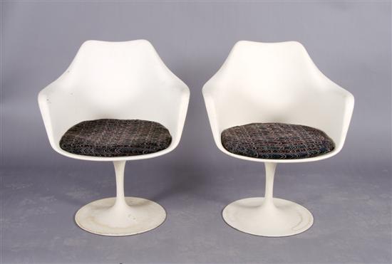 Appraisal: A Pair of Tulip Chairs Eero Saarinen for Knoll Height