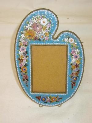 Appraisal: A MICRO MOSAIC PHOTOGRAPH FRAME modelled as an artist's palette