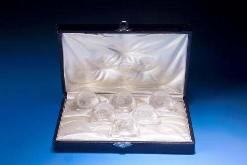 Appraisal: R LALIQUE Set of six menu holders Pinsons in fitted