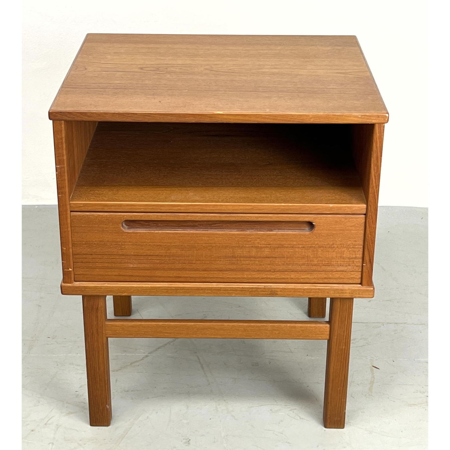 Appraisal: Danish Modern Teak Side Table Night Stand Dimensions H inches