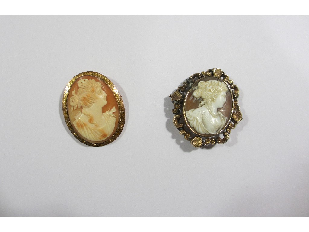 Appraisal: Two Victorian cameo brooches one with ct gold engraved mount