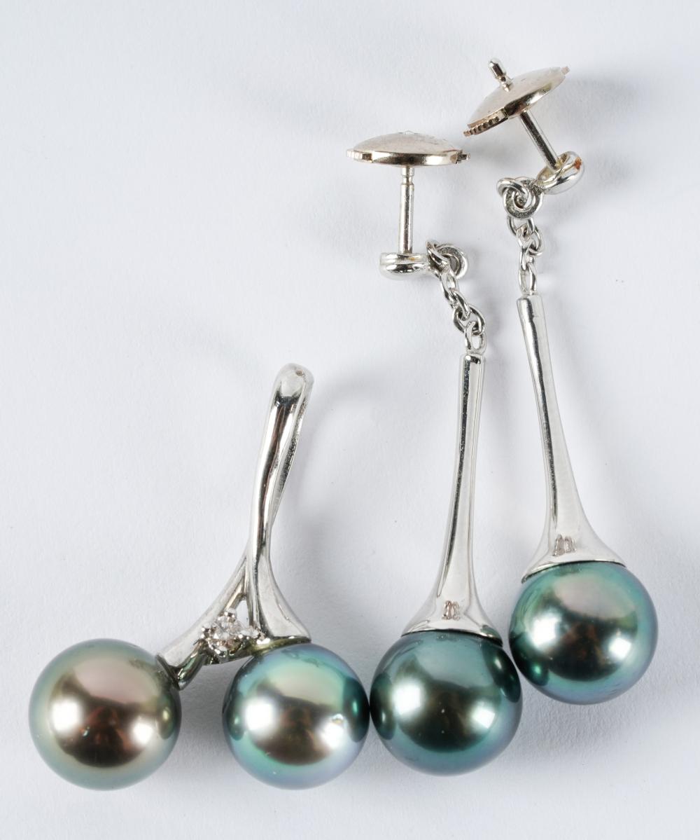 Appraisal: KARAT WHITE GOLD BLACK PEARL PENDANT PAIR OF EARRINGScomprising one