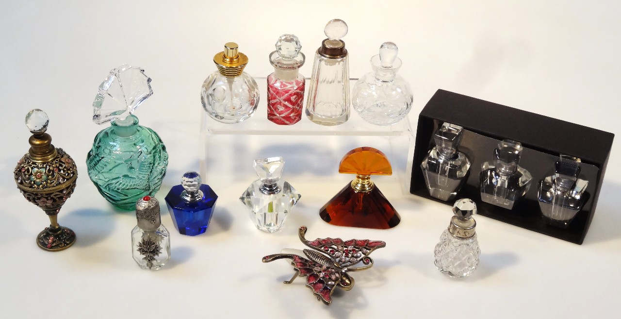 Appraisal: Various modern perfume bottles to include Art Deco style with