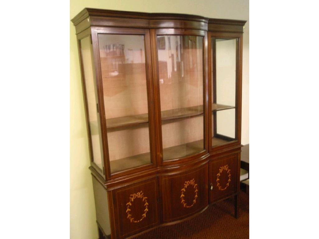 Appraisal: An Edwardian mahogany display cabinet with stepped cornice above central