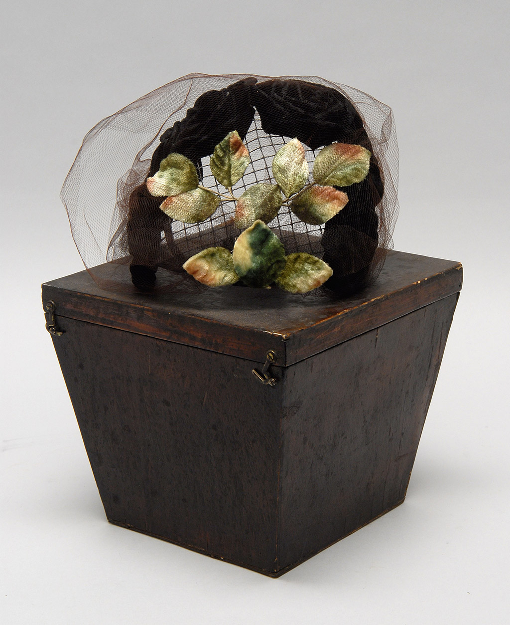 Appraisal: EARLY TH CENTURY LIFT-TOP WOOD HATBOX in brown paint x