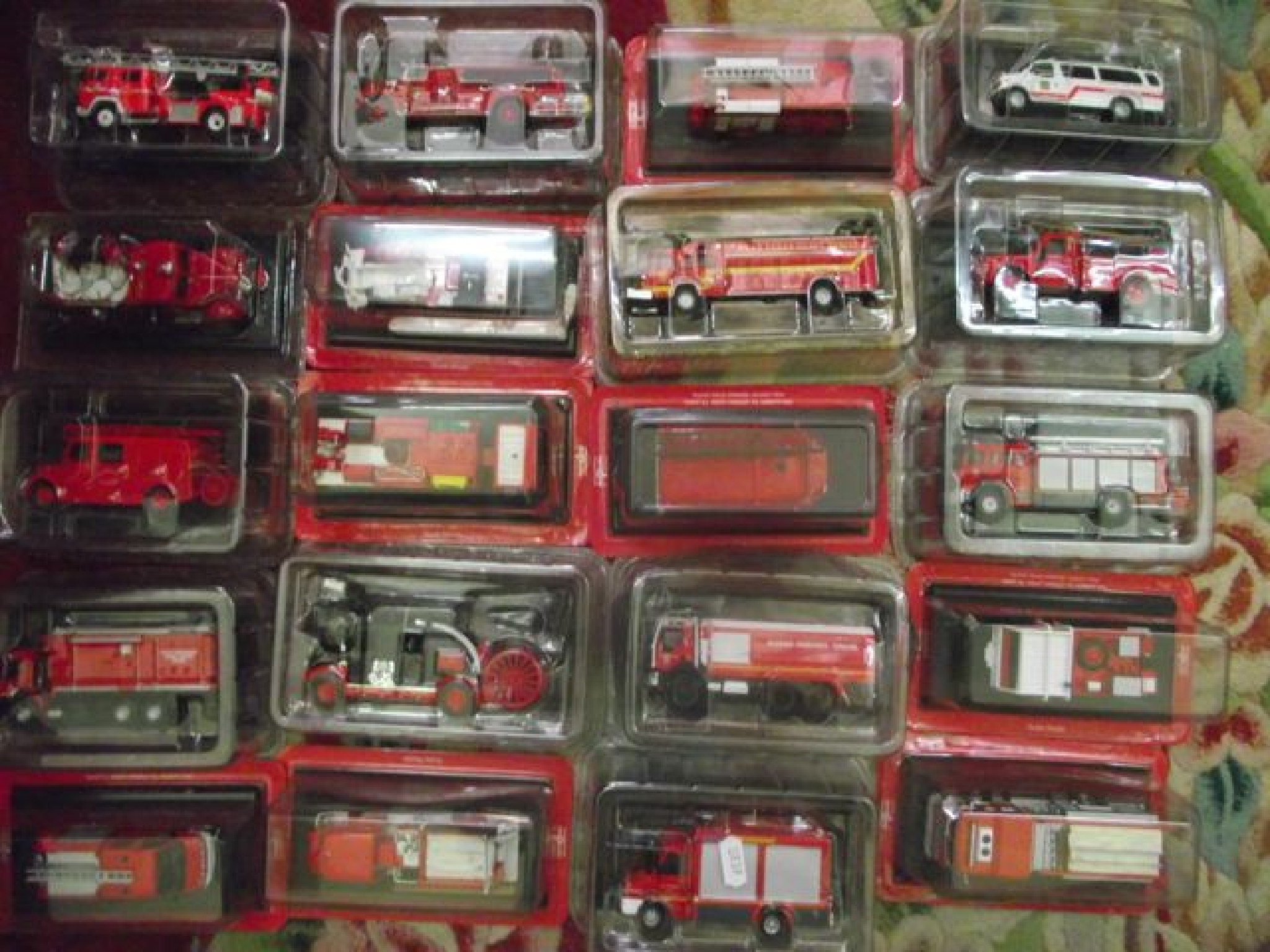 Appraisal: A box containing a collection of further boxed diecast models