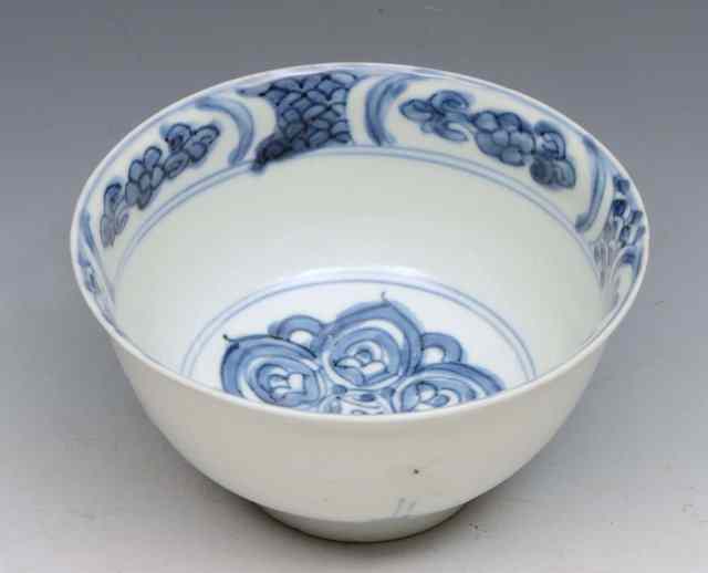 Appraisal: A CHINESE BLUE AND WHITE PORCELAIN BOWL having a central