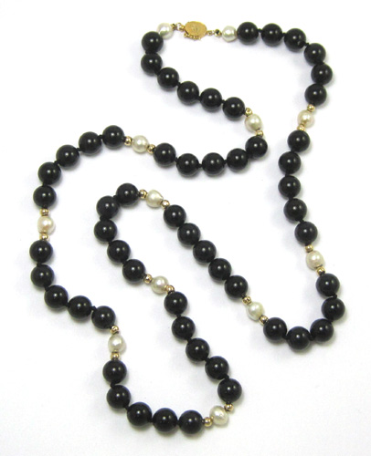 Appraisal: BLACK ONYX PEARL AND FOURTEEN KARAT GOLD NECKLACE measuring -