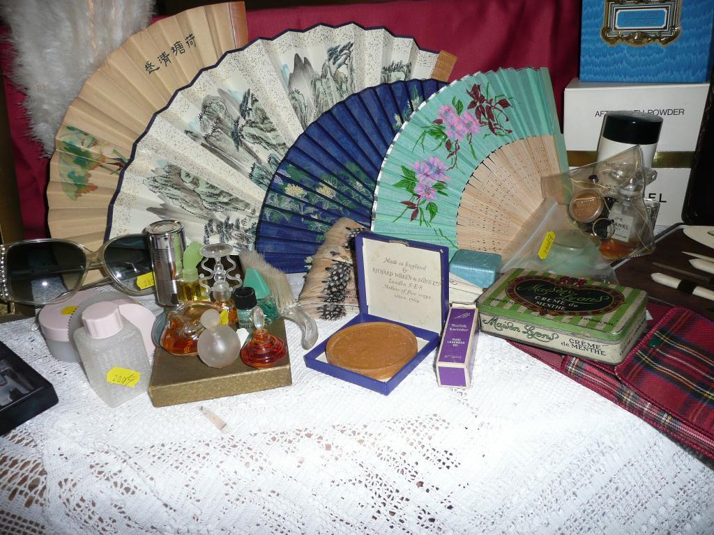 Appraisal: A selection of decorated fans - paper feather and fabric