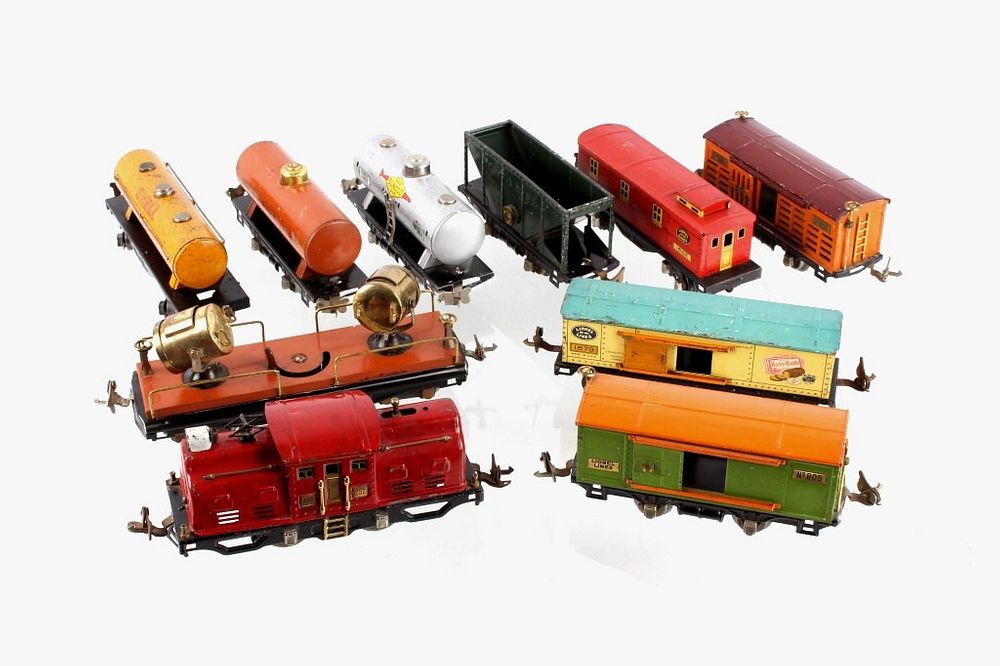 Appraisal: Lionel Locomotive w Gas Passenger Cars For your consideration is