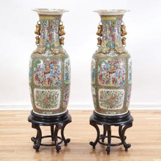 Appraisal: Huge pair antique Chinese rose medallion vases Huge pair antique