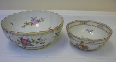 Appraisal: A SAMSON PORCELAIN BOWL of circular form enamelled with flowers