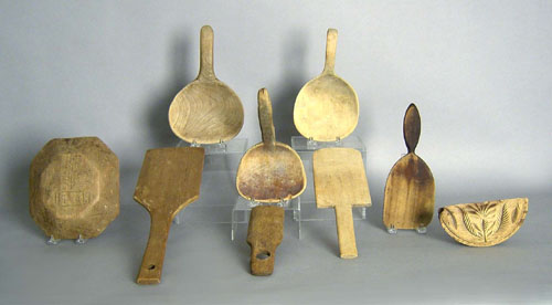 Appraisal: Woodenware th c to include scoops buttermold etc